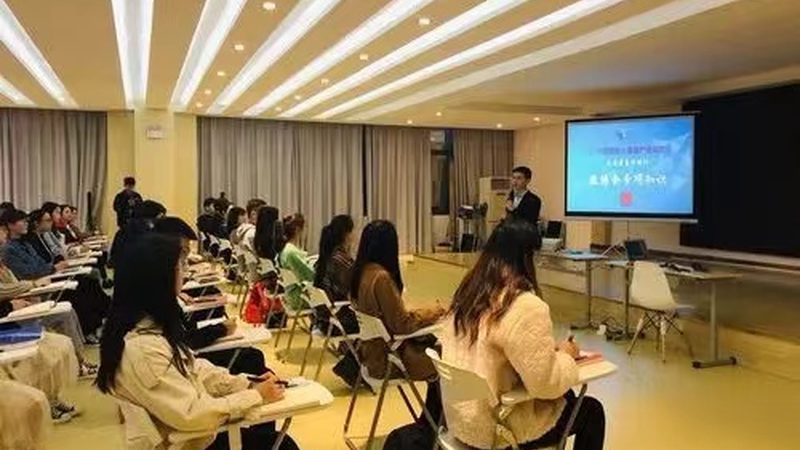 学历提升报名全攻略：时间、科目揭秘