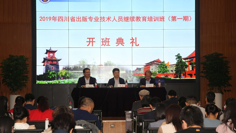 小标题：成人高考复习资料，选对才是关键