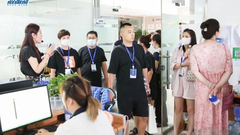 根据需求分析的结果，制定详细的内训计划。计划应包括以下内容：